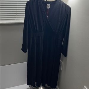 Women’s black Anne Klein V neck midi dress!New!